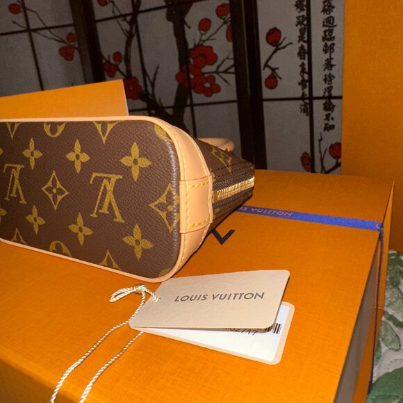 Louiv Vuitton Alma Nano Monogram - Picture 9 of 15